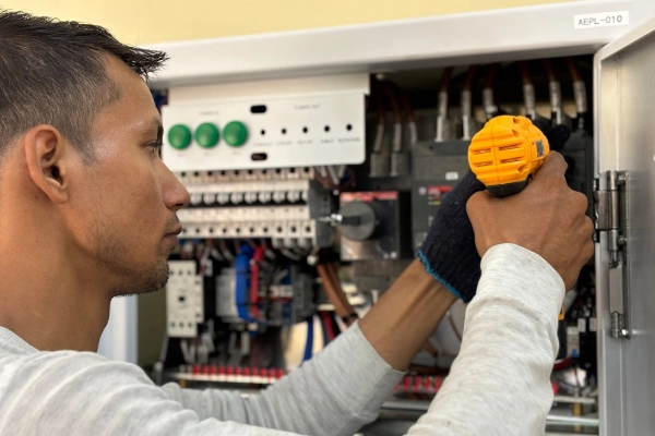 Electrical service in Dubai